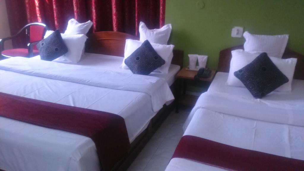 سيليجوري Breeze Hotel الغرفة الصورة