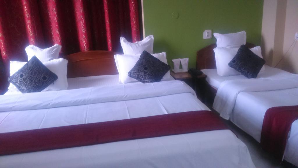 سيليجوري Breeze Hotel الغرفة الصورة