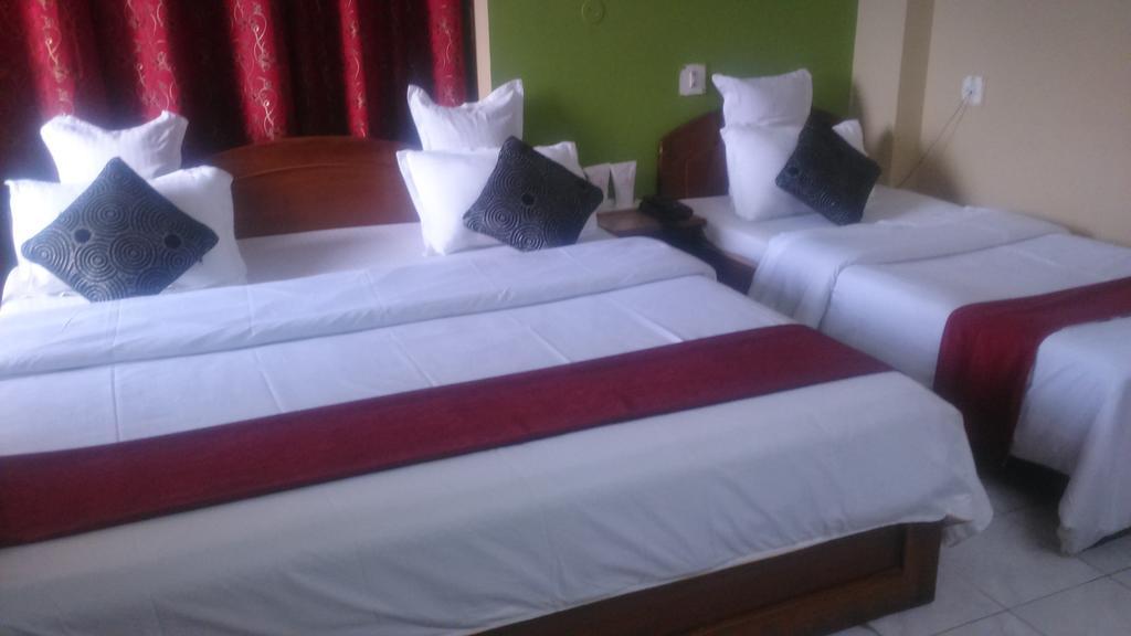 سيليجوري Breeze Hotel الغرفة الصورة